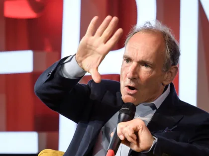 ندم مبتكر الويب: هل فقدت شبكة الإنترنت روحها المجانية؟