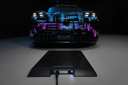 بورشه تطلق تقنية الشحن اللاسلكي للسيارات الكهربائية: مستقبل جديد في عالم السيارات