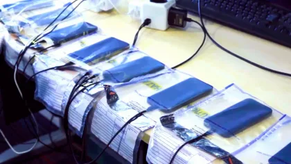 اعتقال 46 فرداً من عصابة الهواتف في لندن وتأثيرها على المنصات الاجتماعية