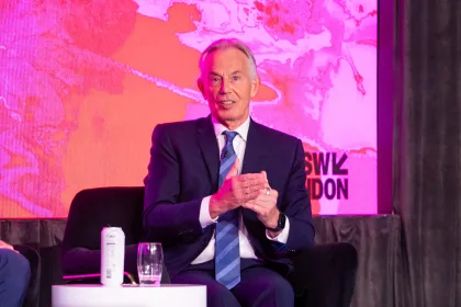 توني بلير يناقش مستقبل التقنية مع الشركات الكبرى في عشاء مغلق