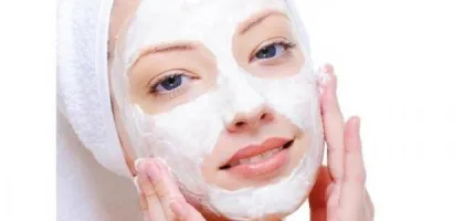 طرق طبيعية لتفتيح الوجه بفعالية