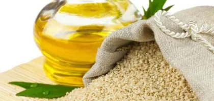 اكتشف لماذا يعتبر زيت السمسم السر وراء جمال الشعر