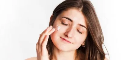 أسرار تفتيح الوجه: كيف تحصلي على بشرة نضرة ومشرقة