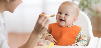 تغذية الطفل في الشهر الخامس: دليل شامل لتغذية سليمة