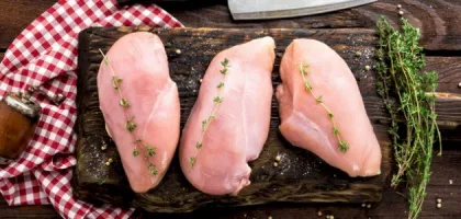 القيمة الغذائية لصدور الدجاج: الفوائد والمكونات الغذائية الأساسية
