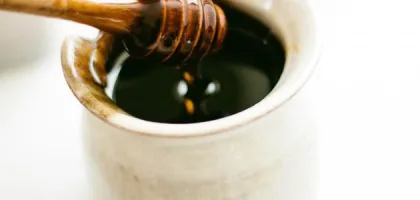 اكتشف فوائد عسل الغابة السوداء لصحتك وجمالك