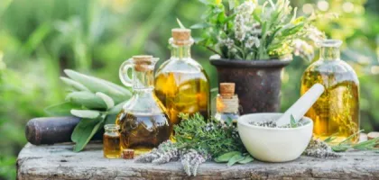 افضل الأعشاب الملينة للمعدة وكيفية استخدامها بفعالية