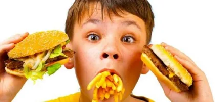 أضرار الوجبات السريعة على الأطفال وتأثيرها الصحي