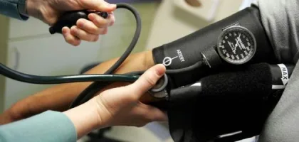 كيف أعرف أن ضغطي منخفض: علامات وأسباب وعلاج