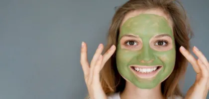 طرق تقشير الوجه في البيت: دليلك الشامل للتقشير المنزلي