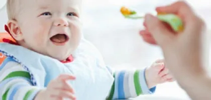 كيف أطعم طفلي البيض: الفوائد والطرق المناسبة