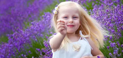 علاج تساقط الشعر بالأعشاب: أفضل الطرق والنتائج العلمية