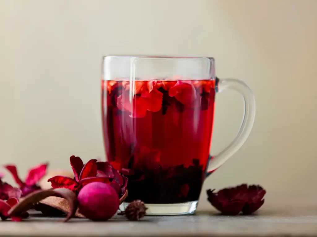 الكركديه وضغط الدم.. علاقة المشروب الشعبي بالقلب والشرايين