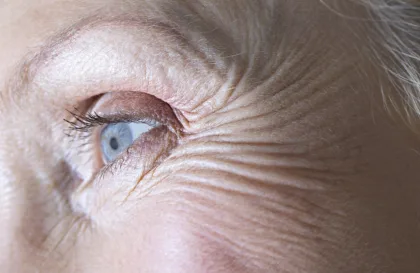 أخطاء يومية تسرّع ظهور التجاعيد دون أن تشعر